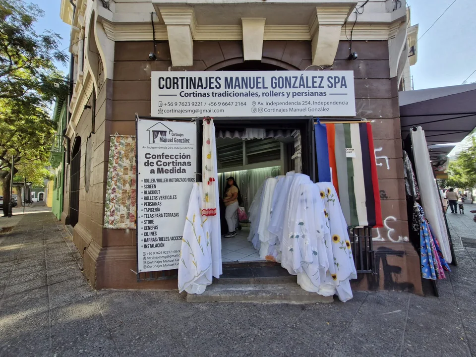 Fachada o detalle del taller de Cortinaje Manuel Gonzalez
