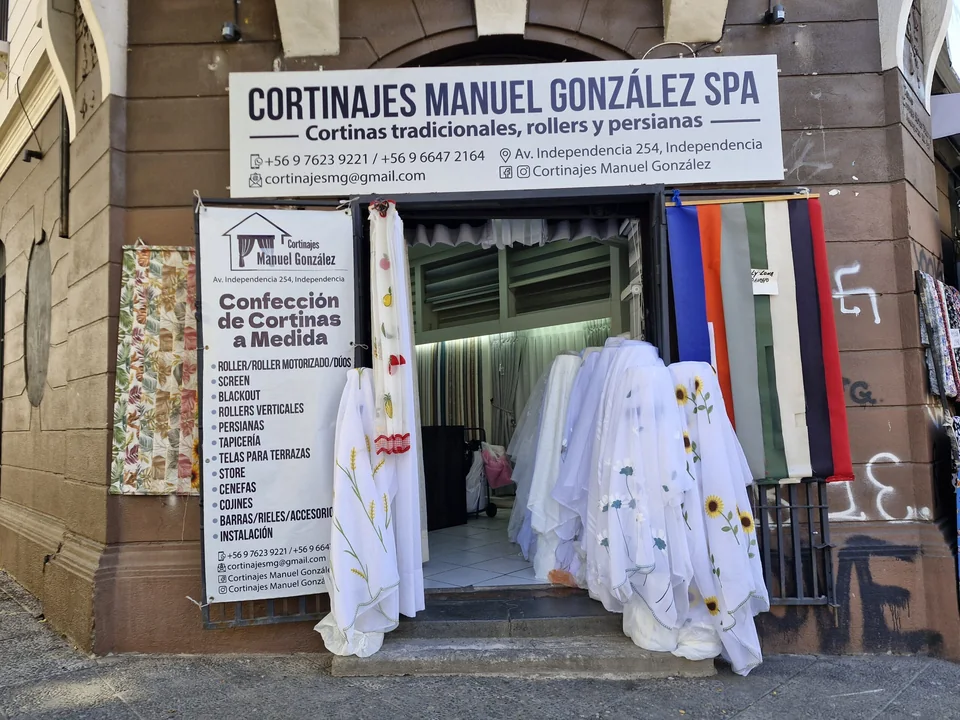 Fachada o detalle del taller de Cortinaje Manuel Gonzalez