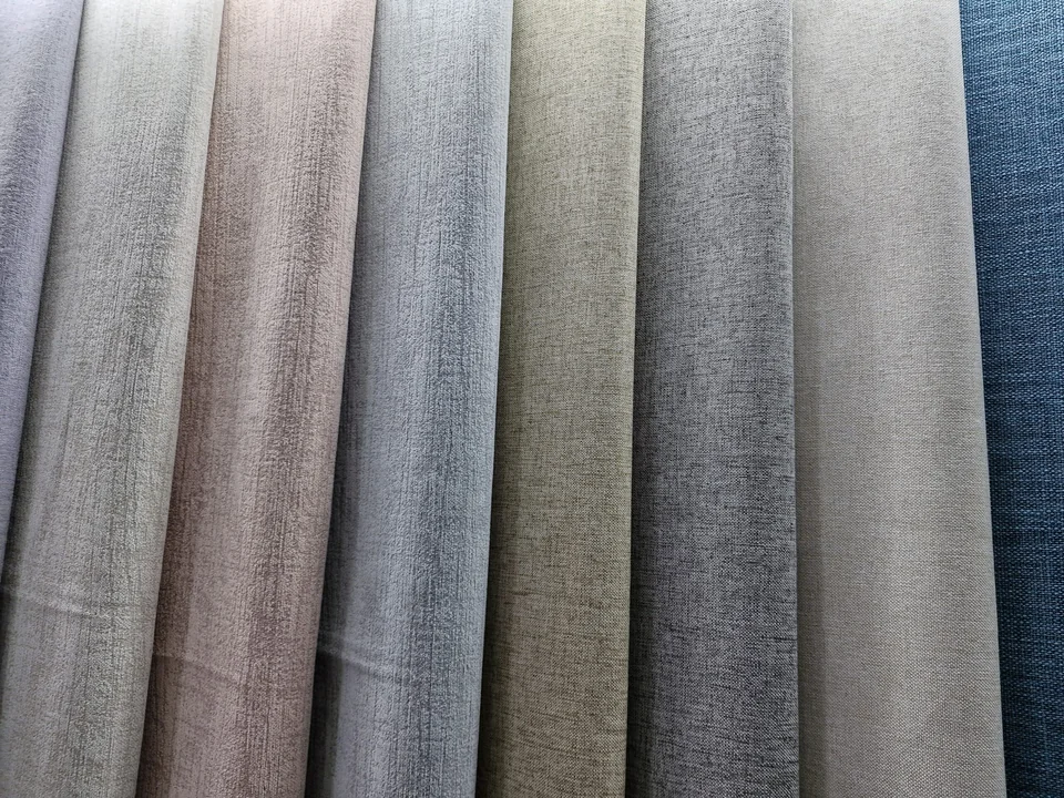 Selección de telas, colores y texturas en el taller